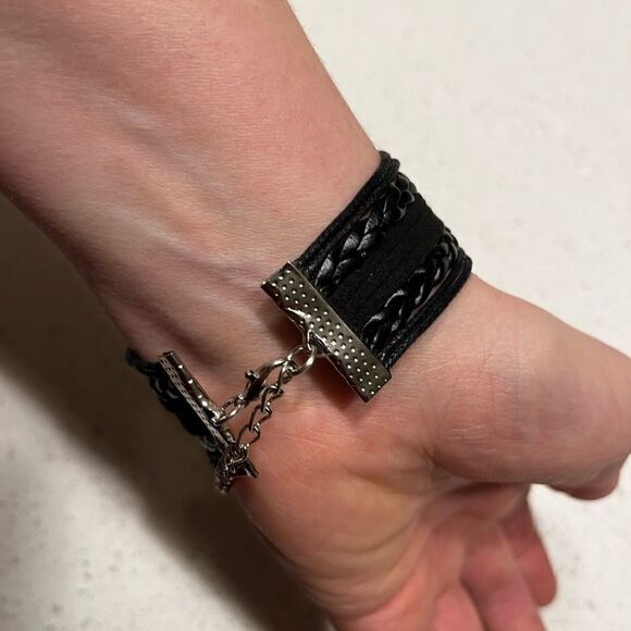 I love Jesus fake leather bracelet - Picture 5 of 8